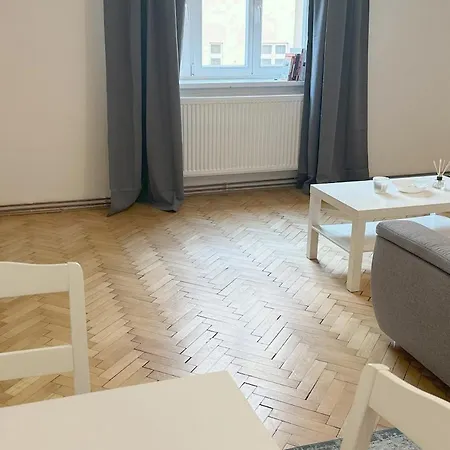 Appartement Spacious Place On Metro Station Andel Praag