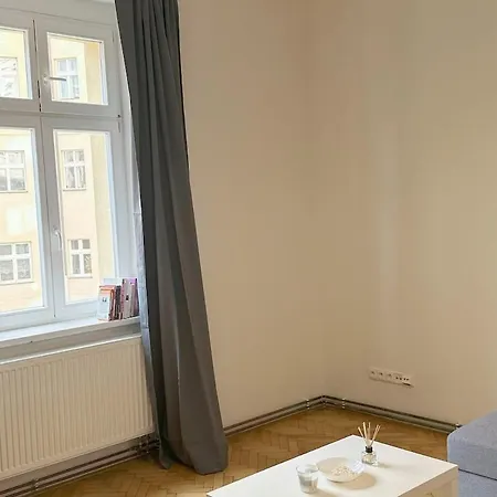 Apartment Spacious Place On Metro Station Andel