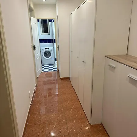 Daire Spacious Place On Metro Station Andel