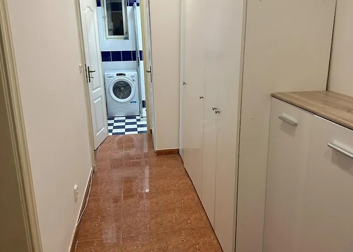 Daire Spacious Place On Metro Station Andel